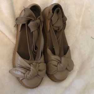Fenty womens bow creeper sandals